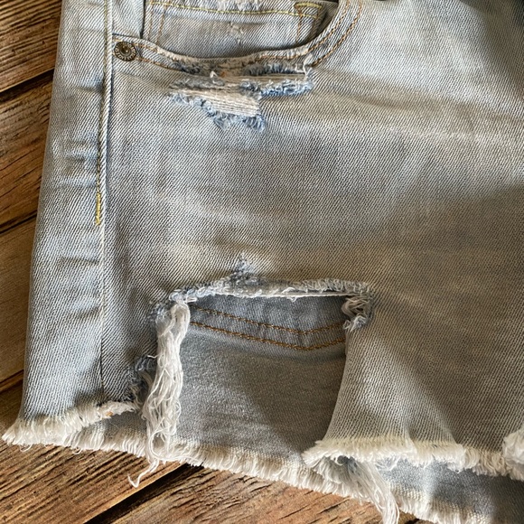 American Eagle Light Wash Midi Jean Shorts Size 6 - Picture 7 of 7